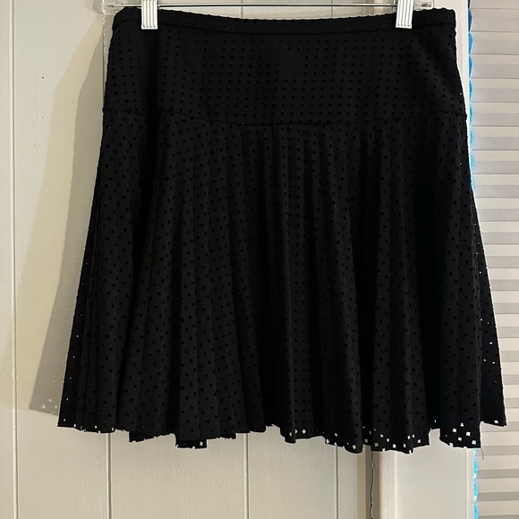 J.Crew Laser Cut Black Pleated Mini Skirt Size 4 - Picture 5 of 6